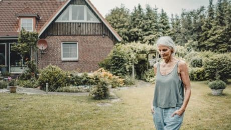 Hausbesitzerin muss jetzt 134.000 Euro zahlen, weil sie vor über 10 Jahren Baum gefällt hat