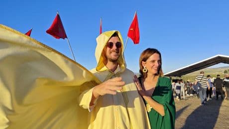 Viaje de Macarena Gómez y Aldo Comas a Marruecos: “Esto es como Ascot versión Mad Max”