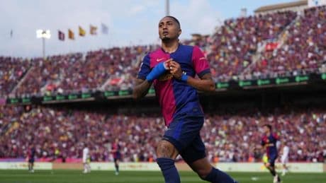 Raphinha, el goleador de los Clásicos de este curso