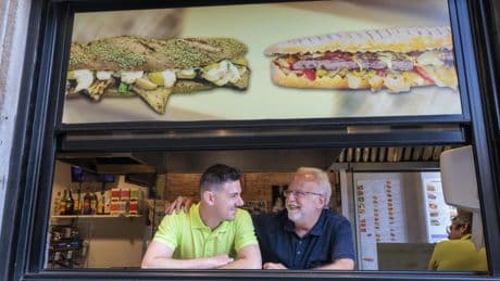 Los históricos bocadillos de Conesa sobreviven a su jubilación