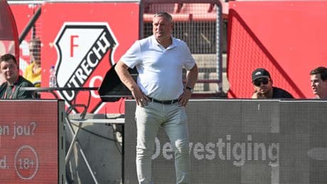 FC Utrecht-trainer Ron Jans grapt: ’Nog een beetje te vroeg voor het Ron Janskerkhof’