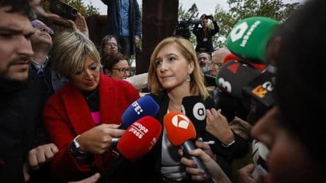 La jueza ve "injustificable" que la exconsellera Pradas alegue desconocimiento y califica su negligencia de "grosera"