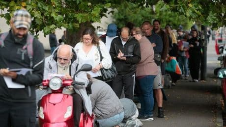 Huge queues gather outside dentist taking on new NHS patients
