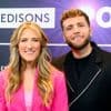 Radiozenders en fans draaien samen ‘Lichtje Branden’ van Suzan & Freek als steun na kankerdiagnose