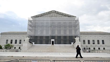 Supreme Court Allows Trump Administration to Strip Protections from Venezuelan Migrants