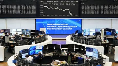 Las bolsas europeas caen hasta un 1% tras la amenaza de Trump de imponer aranceles del 30%