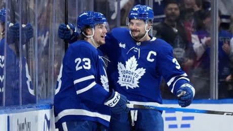Leafs top Panthers in Game 1, lose Stolarz