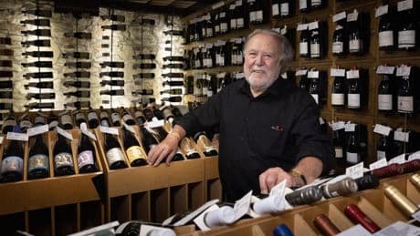 “El vino lo cura todo menos los pies planos”