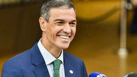 El enfrentamiento con Trump y la luz verde del Constitucional a la amnistía, el balón de oxígeno para Sánchez tras el caso Cerdán