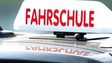Führerschein-Mafia: Deutsche Fahrschule organisiert falsche Prüflinge