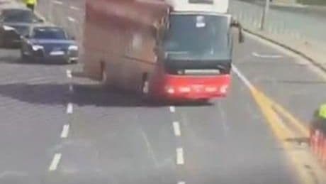 Bakan Yerlikaya yeni görüntüleri paylaştı! Polisin üzerine CHP otobüsünü süren şoförün ifadesi ortaya çıktı
