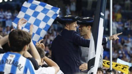 Una leyenda de la Real no podía despedirse de otra manera de su club y de su gente