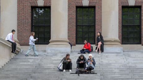 États-Unis : les étudiants étrangers à Harvard en plein doute