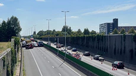 A73 dicht na ernstig ongeval met twee vrachtwagens