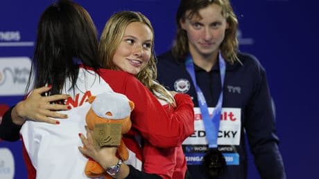 Summer McIntosh asalta el reino de Katie Ledecky en la carrera más esperada del Mundial de natación