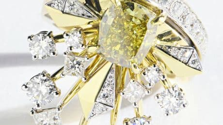 Diamanti, oro, titanio. I gioielli da sogno fanno brillare Parigi