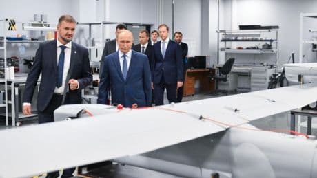 La UE señala a Rusia por interferir en el avión de Von der Leyen: qué son el 'jamming' y el 'spoofing' que se usan como guerra electrónica