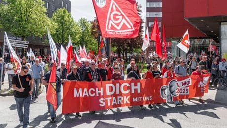 Tag der Arbeit: Tausende demonstrieren am 1. Mai - alles bleibt friedlich