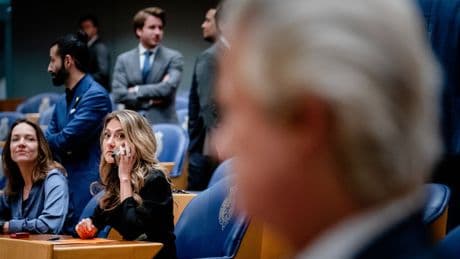 ‘Kom tot inkeer’, zegt Frans Timmermans tegen Dilan Yesilgöz, met nadruk op elk woord