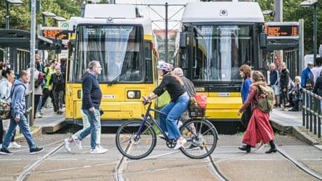 Kleingarten-Kampf vergeblich: Straßenbahn-Gleis quer durch Kolonie