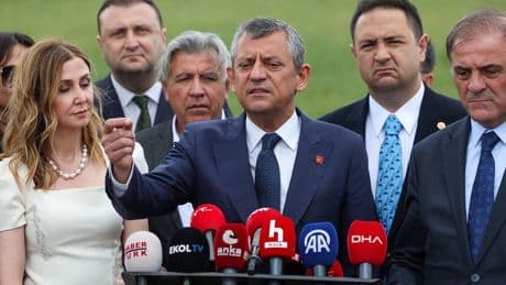CHP lideri Özgür Özel İmamoğlu'nu ziyaret etti, Buğra Gökçe'nin cezaevindeki nikah törenine katıldı