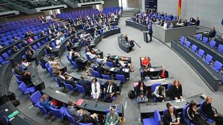 AfD löst mit absurdem Schulhof-Vergleich Eklat im Bundestag aus