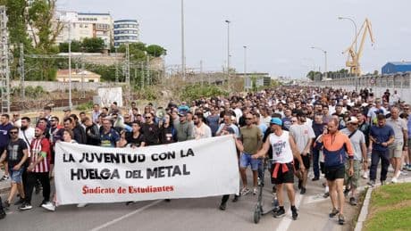 Los trabajadores del metal en Cádiz rechazan el preacuerdo y se desata una huelga sin tregua