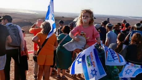 Gaza : des colons israéliens, rassemblés sur le territoire palestinien, veulent réinstaller des colonies juives