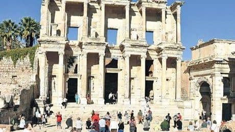 Turistler ‘uzaktan’ geldi