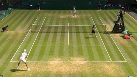 Un recogepelotas provoca el caos en Wimbledon al fallar el nuevo sistema de IA que sustituye a los jueces de línea