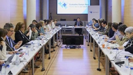 Bildu amenaza con abandonar el pacto de salud si Osakidetza sigue privatizando procesos