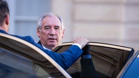 François Bayrou, un bref combat au sommet jusqu’au saut dans le vide