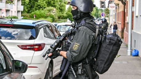 Polizeieinsatz: Mann schießt mit Schreckschusswaffe - 40 Beamte rücken aus
