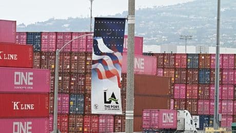 "On pourrait entendre une mouche voler": victimes des droits de douane de Trump, les grands ports américains tournent au ralenti