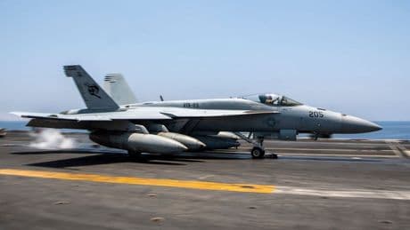 US-Militär: Kampfflugzeug über Bord
