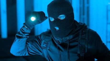 Als in een misdaadfilm: Nederlandse crimineel (53) brak via ondergronds waterkanaal woning oudere Zwitser binnen