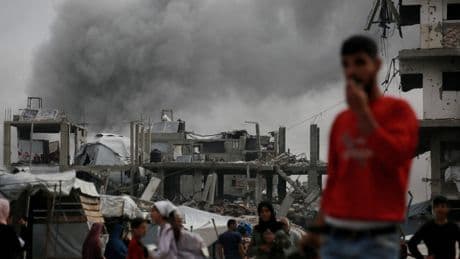 Israel intensifica los ataques en la Franja de Gaza mientras sigue la negociación para un alto el fuego