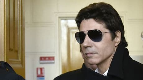 Manche: un rassemblement contre la venue du chanteur Jean-Luc Lahaye à Ver