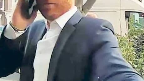 Harry bussa alla porta sbagliata e viola i protocolli di sicurezza: scoppia il caso