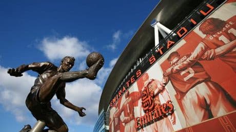 Profession : sculpteur de statues de gloires du football