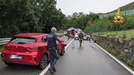Scontro tra due auto a Varazze, due feriti | Foto