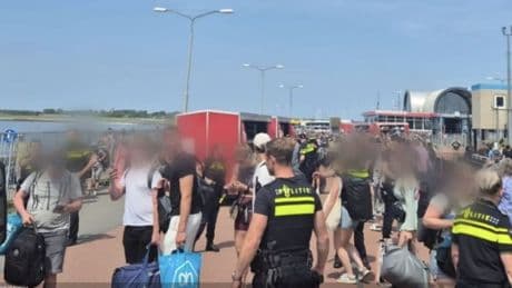 Drugscontrole bij aankomst veerboot Ameland, vijf bekeuringen