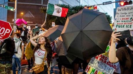 Hunderttausende Menschen protestieren gegen Trump – Eskalation in Los Angeles