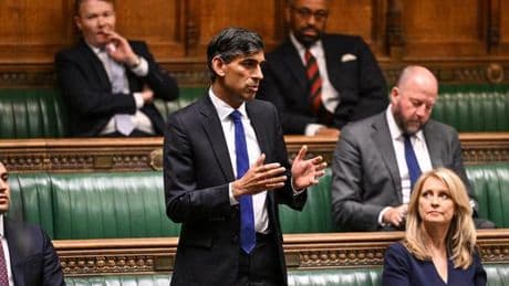 « Le choix de Rishi Sunak de servir les intérêts de Goldman Sachs surprend dans un contexte où les Etats-Unis cherchent à vassaliser les nations européennes »