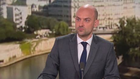 "Prendre la Russie à la gorge": la France évoque la préparation de sanctions "dévastatrices" contre Moscou