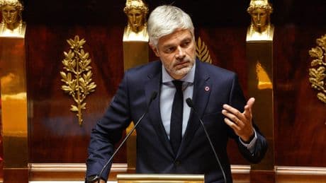 Immigration : Wauquiez signe une pétition de Philippe de Villiers pour exiger un référendum