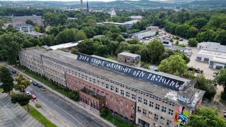 Street-Art: "Deutschland mordet mit" – politische Street-Art in Chemnitz