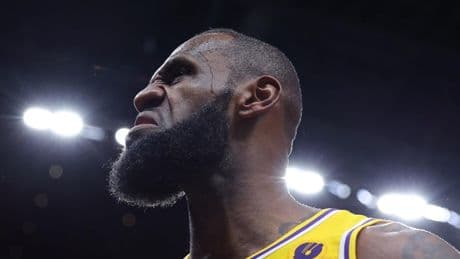 LeBron James, per la cura dei piedi spende 80mila euro l’anno