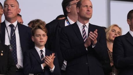Impegni ufficiali e viaggi senza papà. La vita da grande del principino George