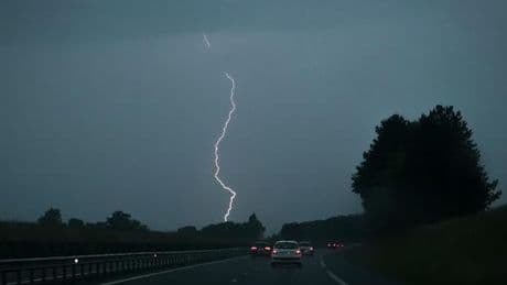 Après les violents orages qui ont traversé la France, un homme tué dans les Yvelines, une femme grièvement blessée à Paris